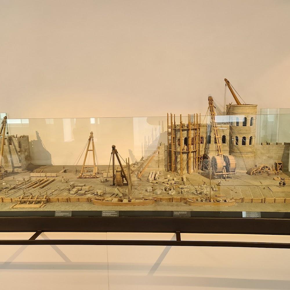 A model of the construction of the Colosseum.